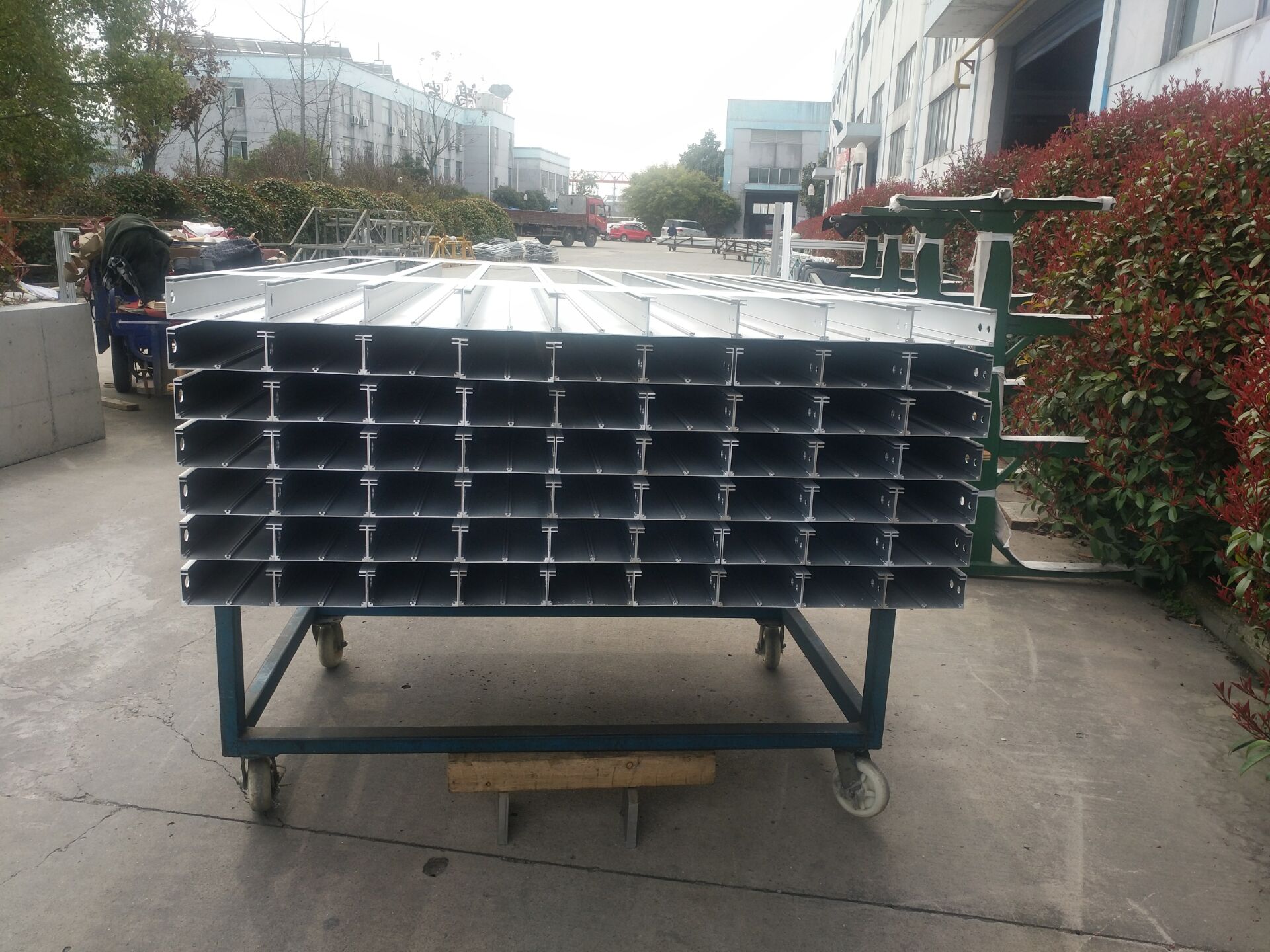 鋁型材加工廠家數控機床加工鋁合金led線條燈殼